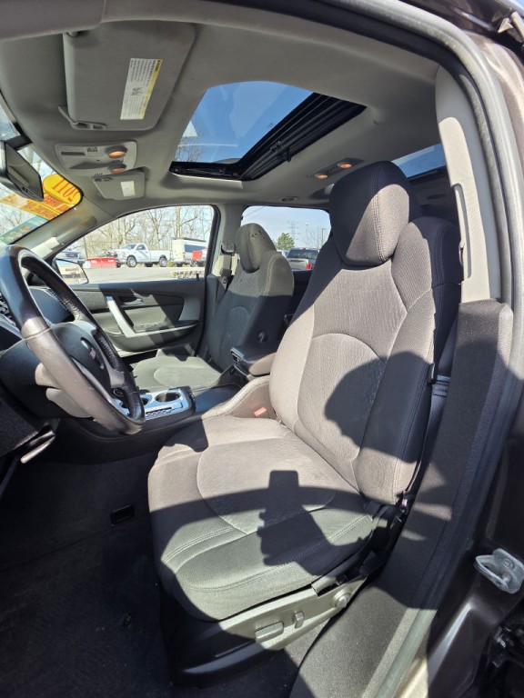 2011 GMC Acadia Image 24