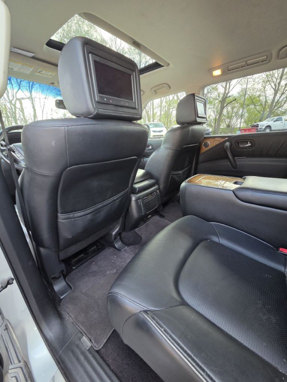 2012 INFINITI QX56 Image 18