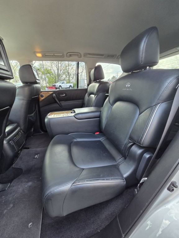 2012 INFINITI QX56 Image 19