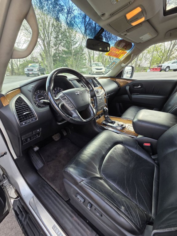 2012 INFINITI QX56 Image 24