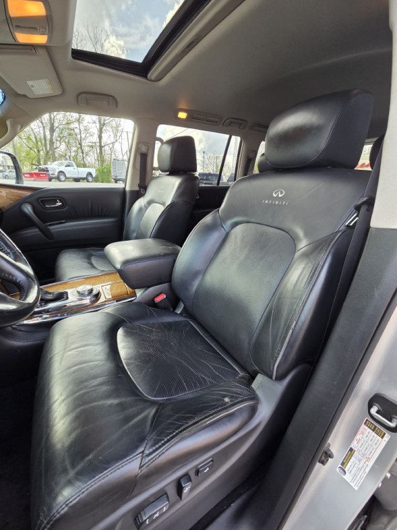 2012 INFINITI QX56 Image 25