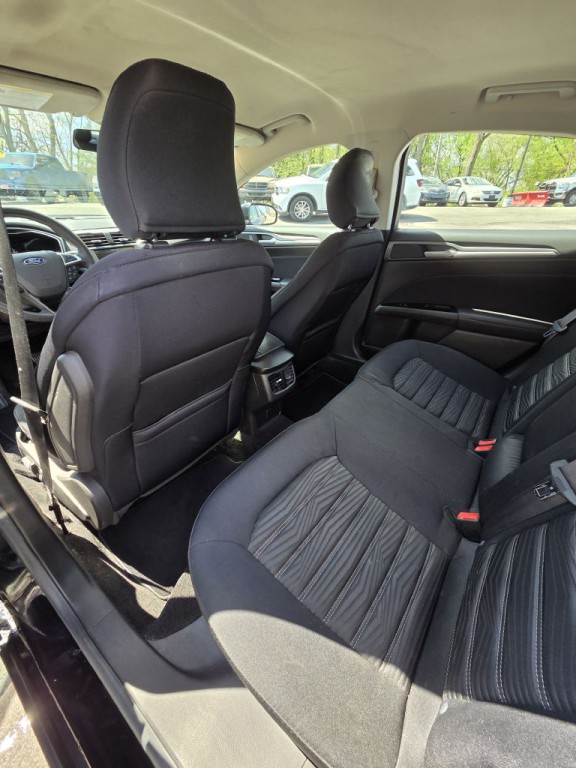2016 Ford Fusion Image 17