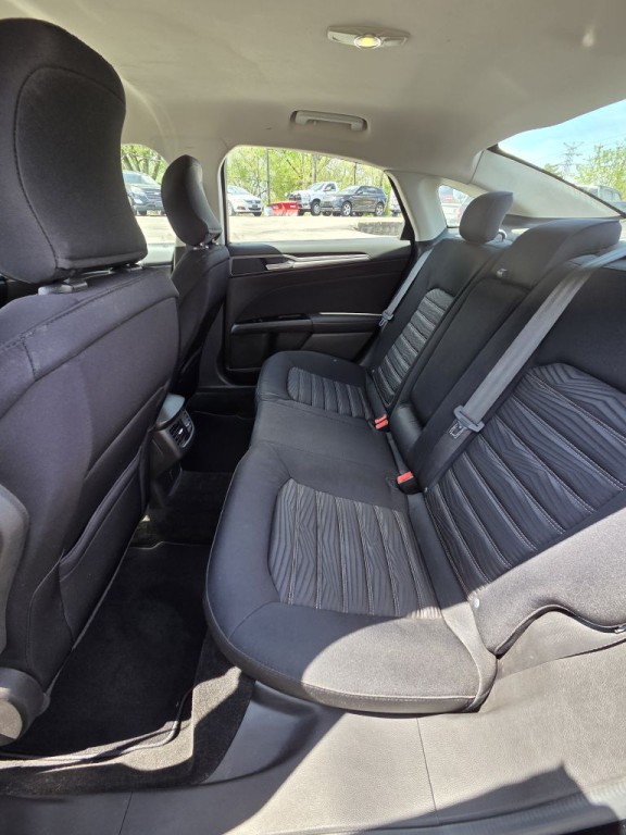 2016 Ford Fusion Image 18