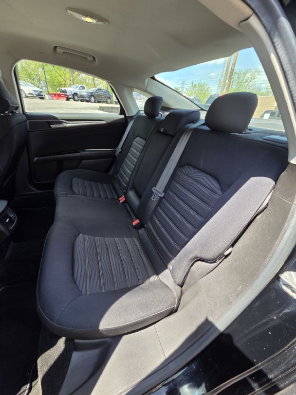 2016 Ford Fusion Image 19