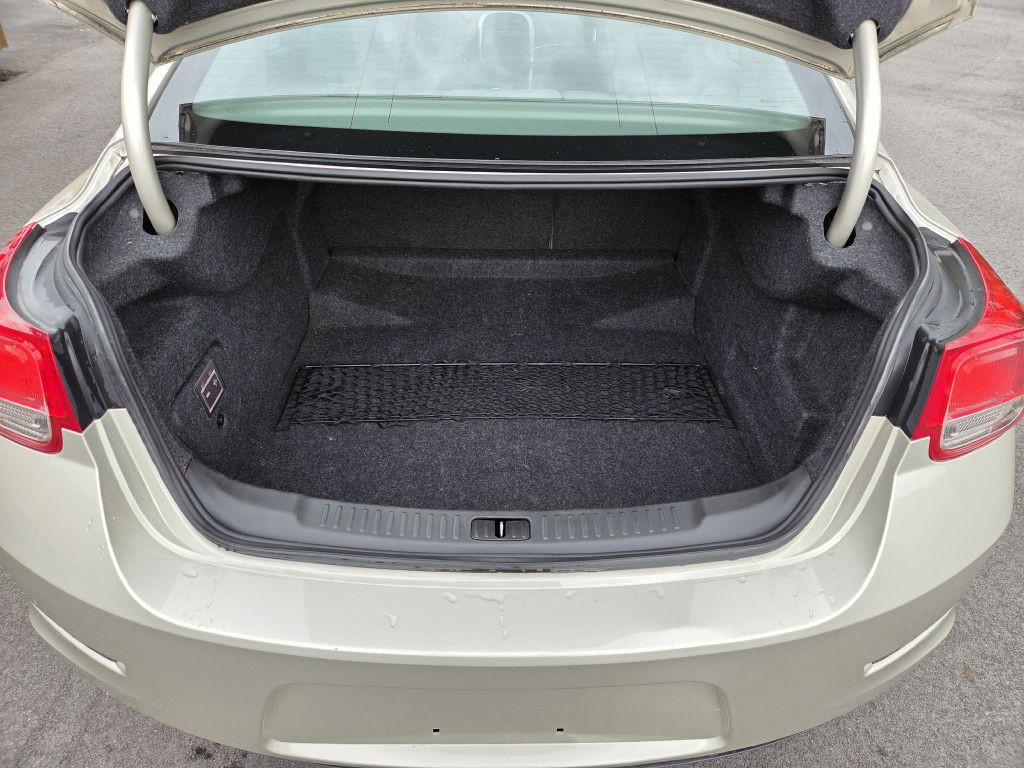 2015 Chevrolet Malibu Image 8