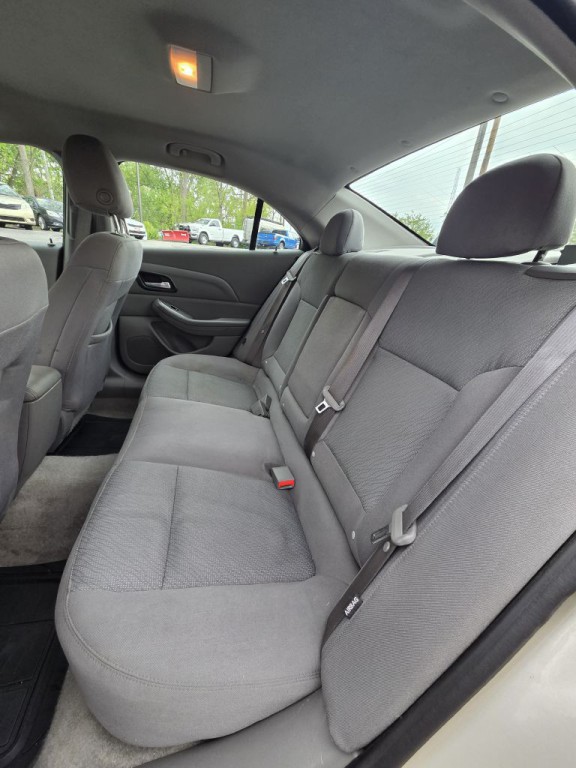 2015 Chevrolet Malibu Image 13