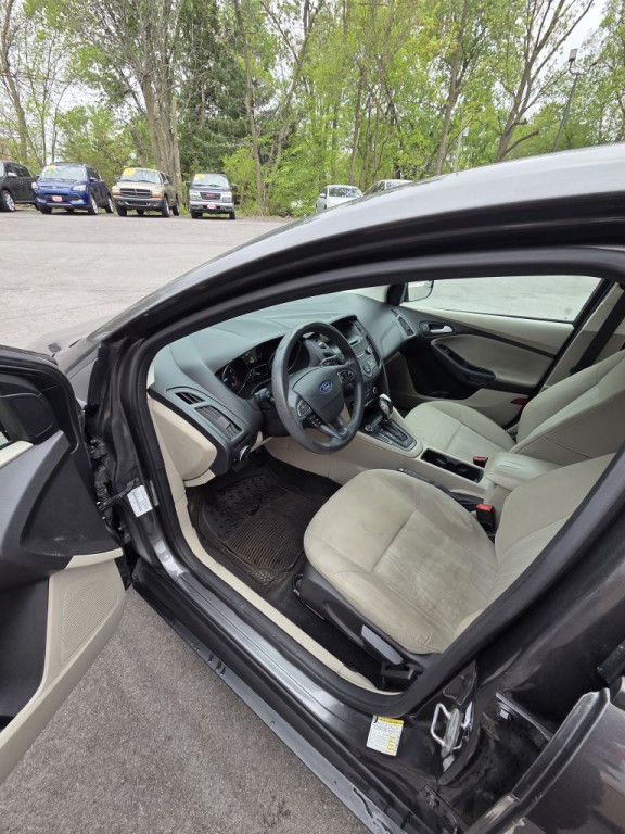 2015 Ford Focus Image 9
