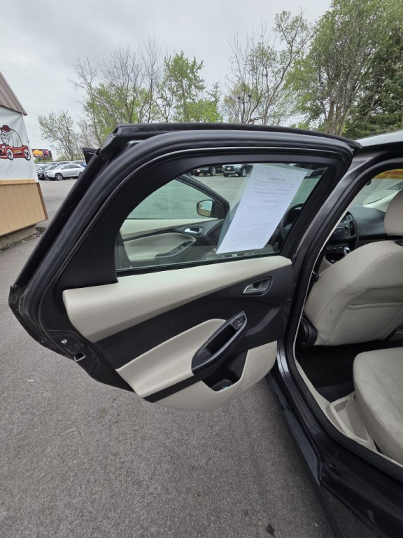 2015 Ford Focus Image 11
