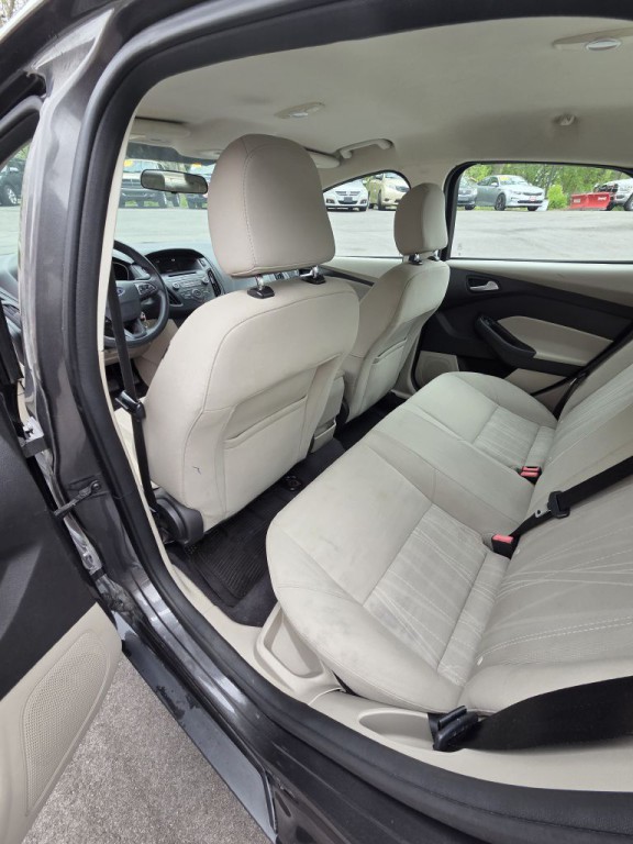 2015 Ford Focus Image 12