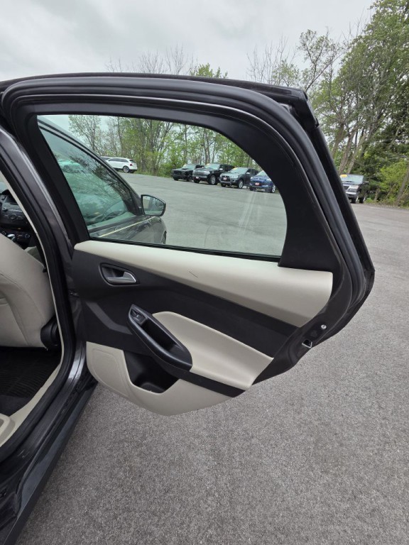 2015 Ford Focus Image 15