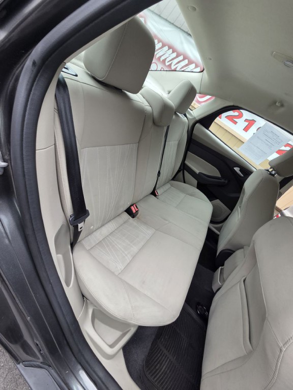 2015 Ford Focus Image 17