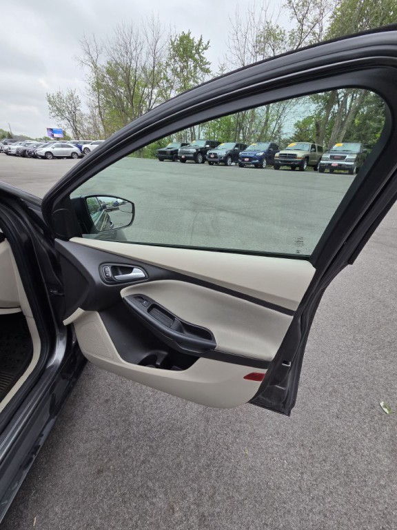 2015 Ford Focus Image 18