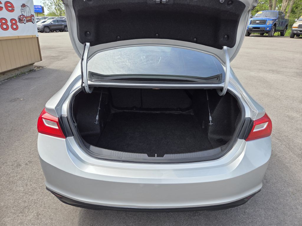 2018 Chevrolet Malibu Image 8