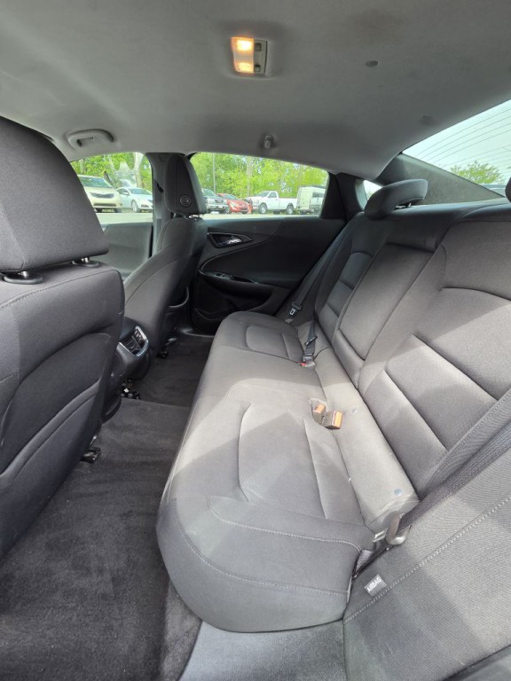 2018 Chevrolet Malibu Image 12