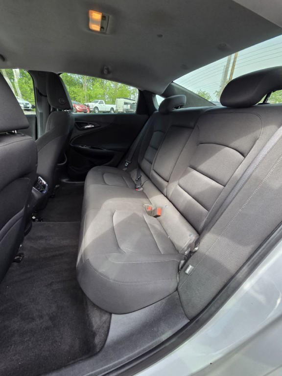 2018 Chevrolet Malibu Image 13