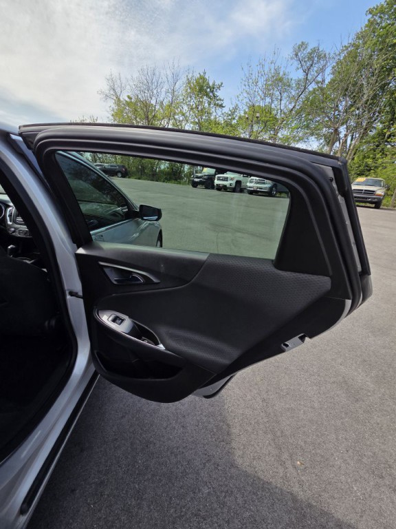 2018 Chevrolet Malibu Image 14