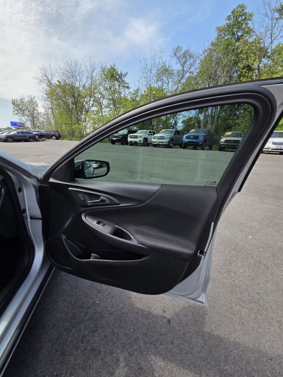 2018 Chevrolet Malibu Image 18