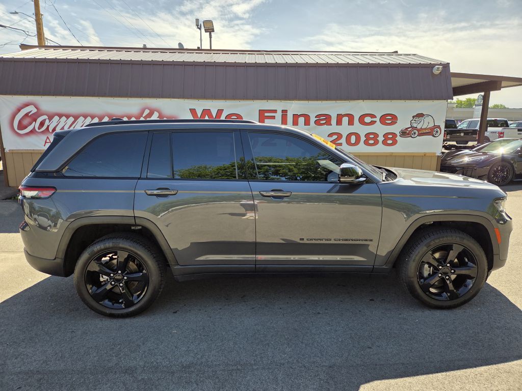 2023 Jeep Grand Cherokee Image 2
