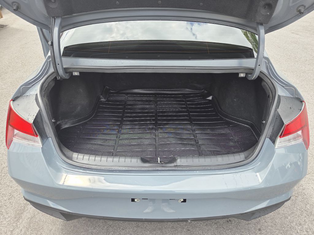 2021 Hyundai Elantra Image 8