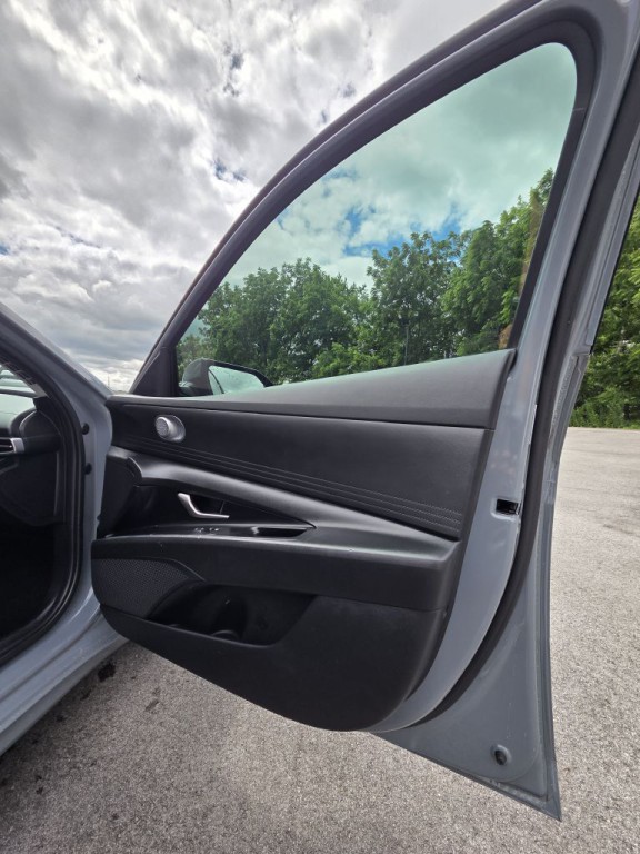 2021 Hyundai Elantra Image 17