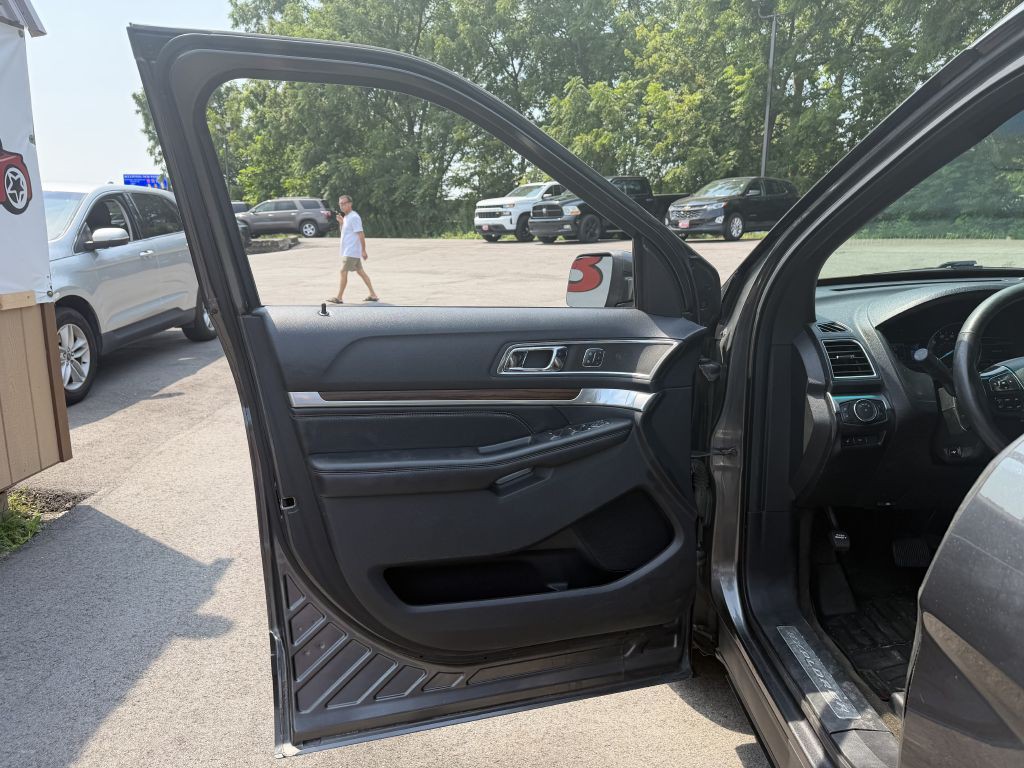 2016 Ford Explorer Image 9