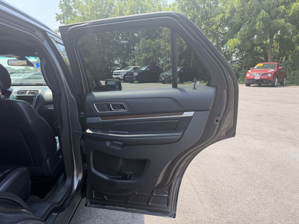 2016 Ford Explorer Image 22