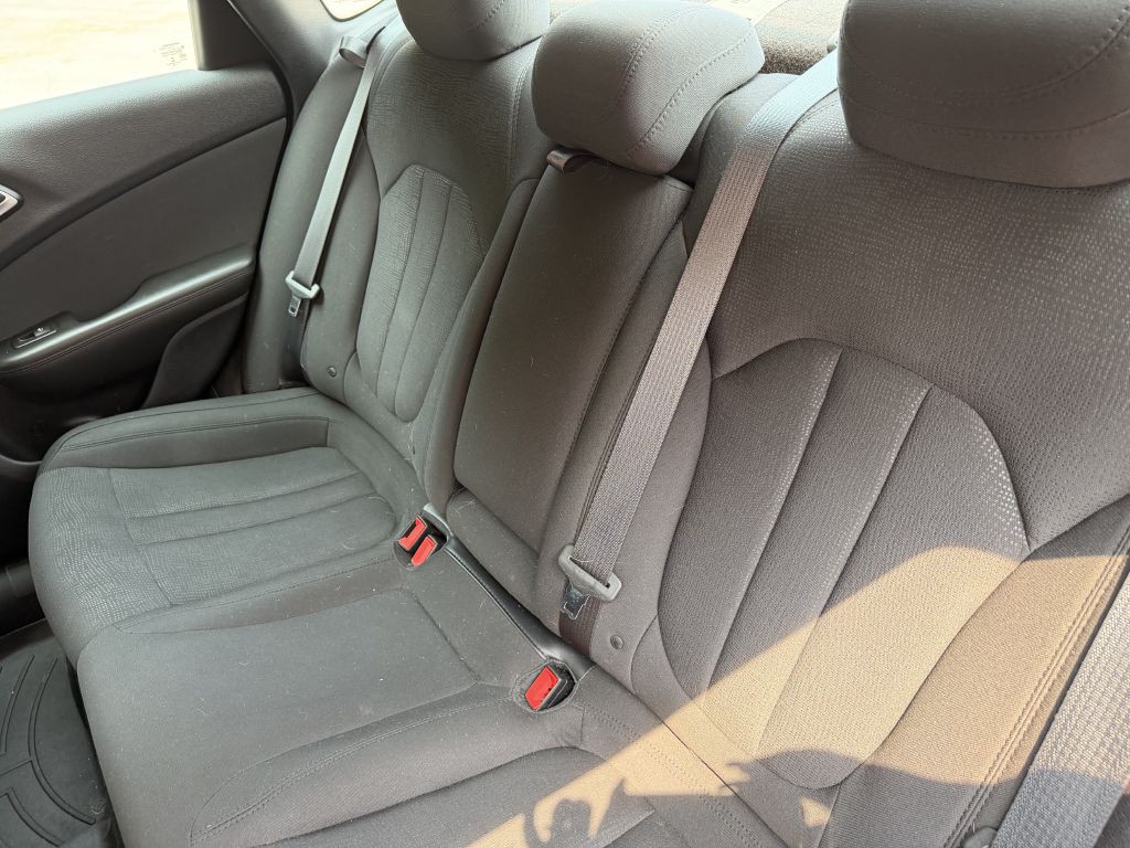 2016 Chrysler 200 Image 15
