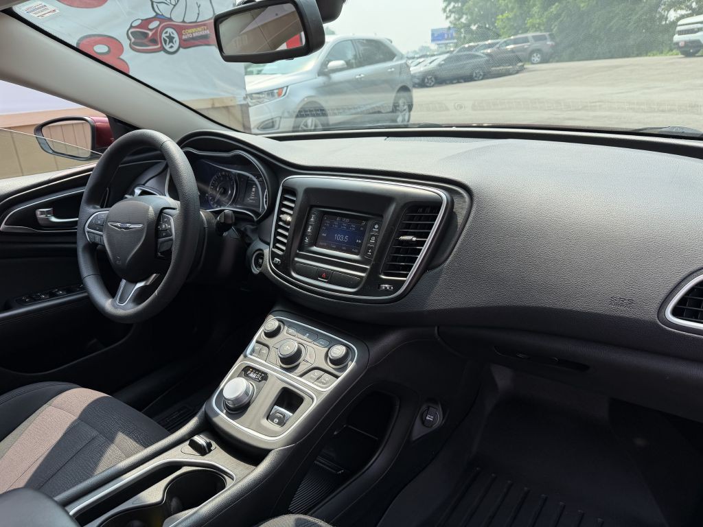 2016 Chrysler 200 Image 17