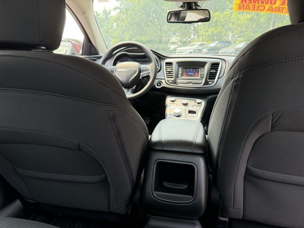 2016 Chrysler 200 Image 23