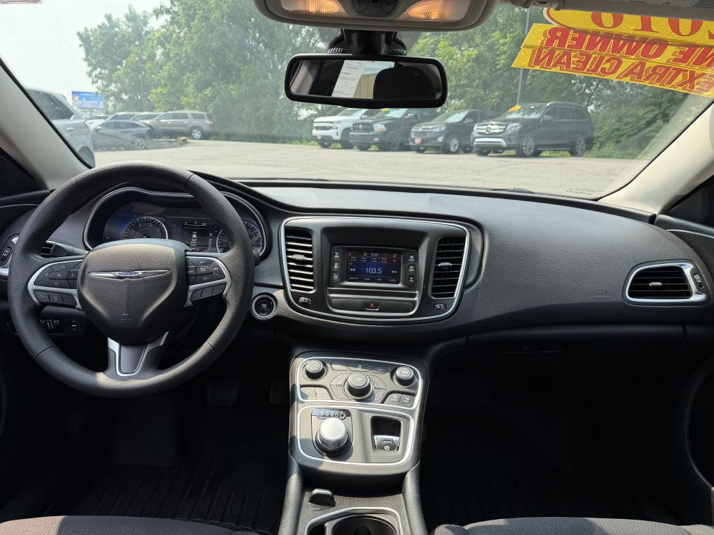 2016 Chrysler 200 Image 24