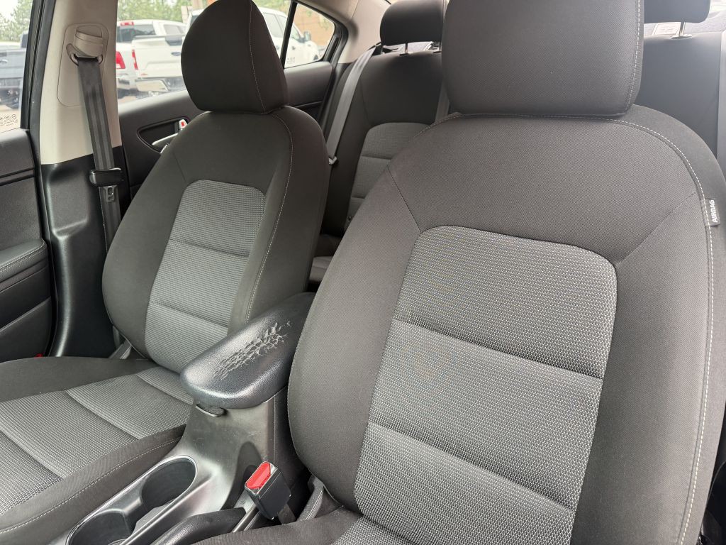 2017 Kia Forte Image 11