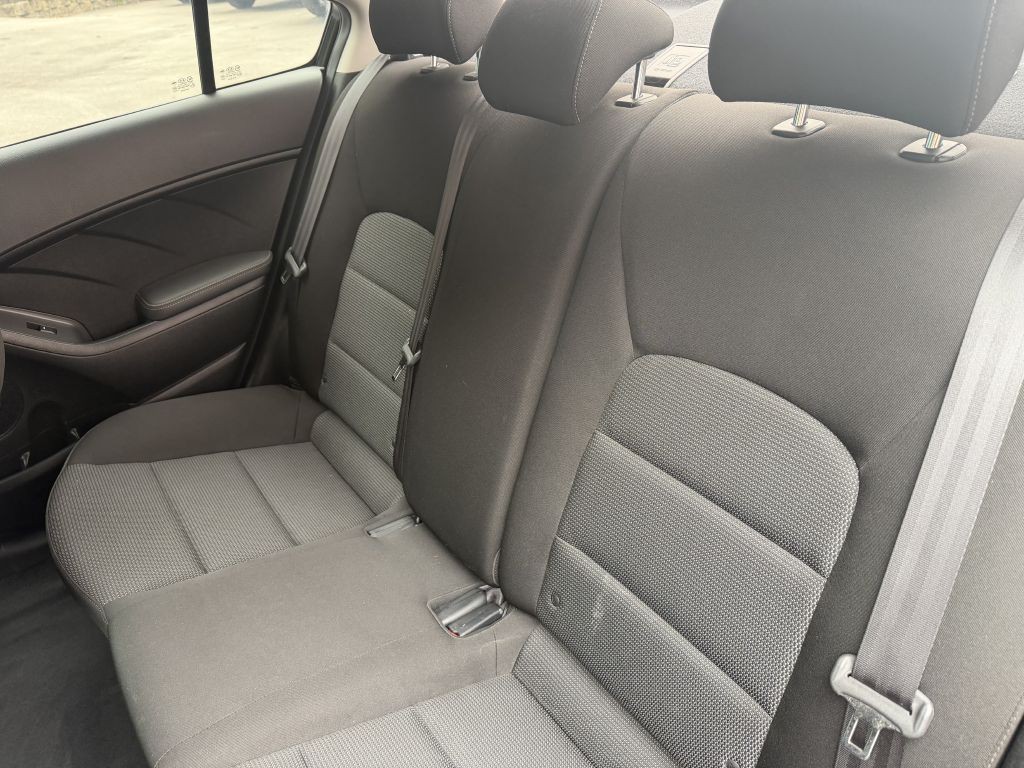 2017 Kia Forte Image 15