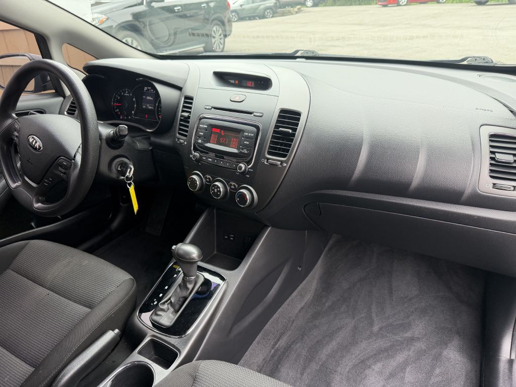 2017 Kia Forte Image 17