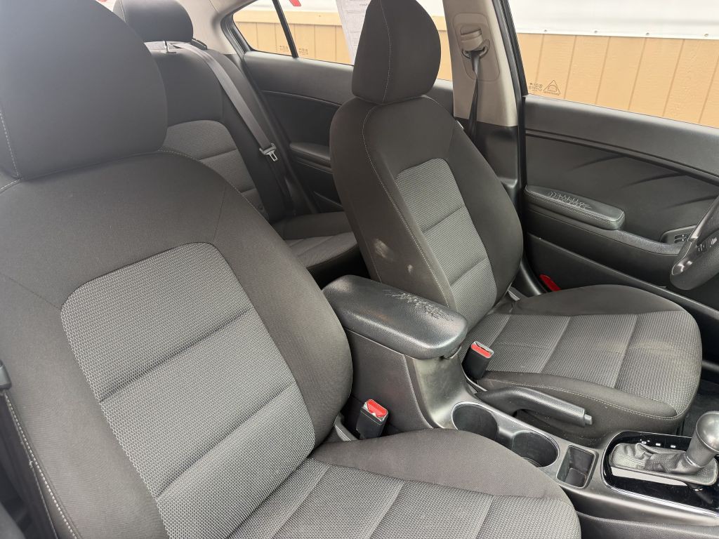 2017 Kia Forte Image 18