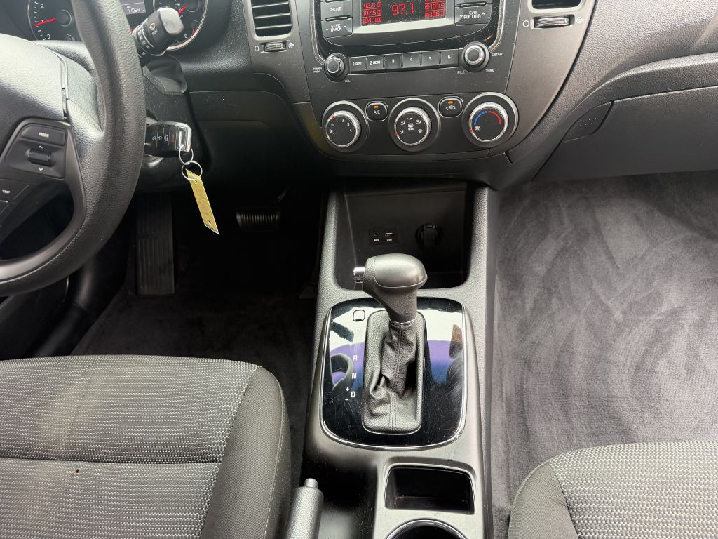 2017 Kia Forte Image 19
