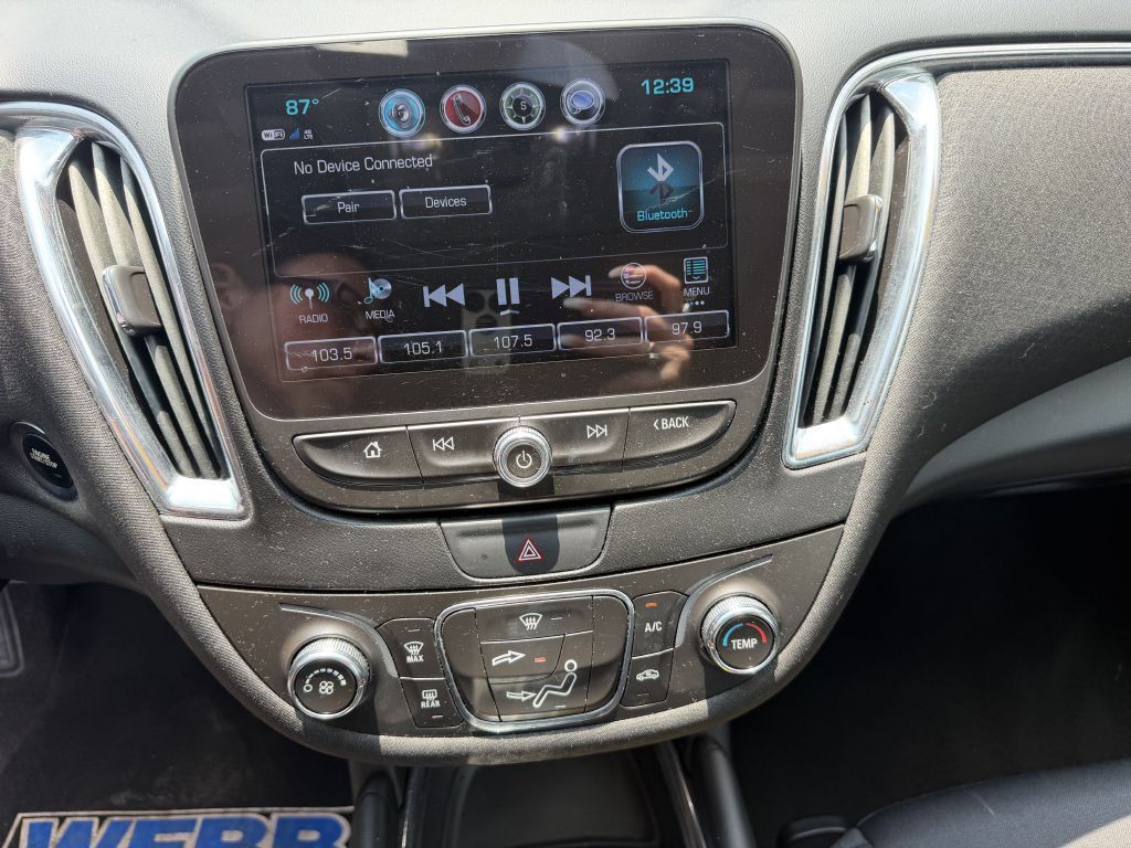 2017 Chevrolet Malibu Image 14