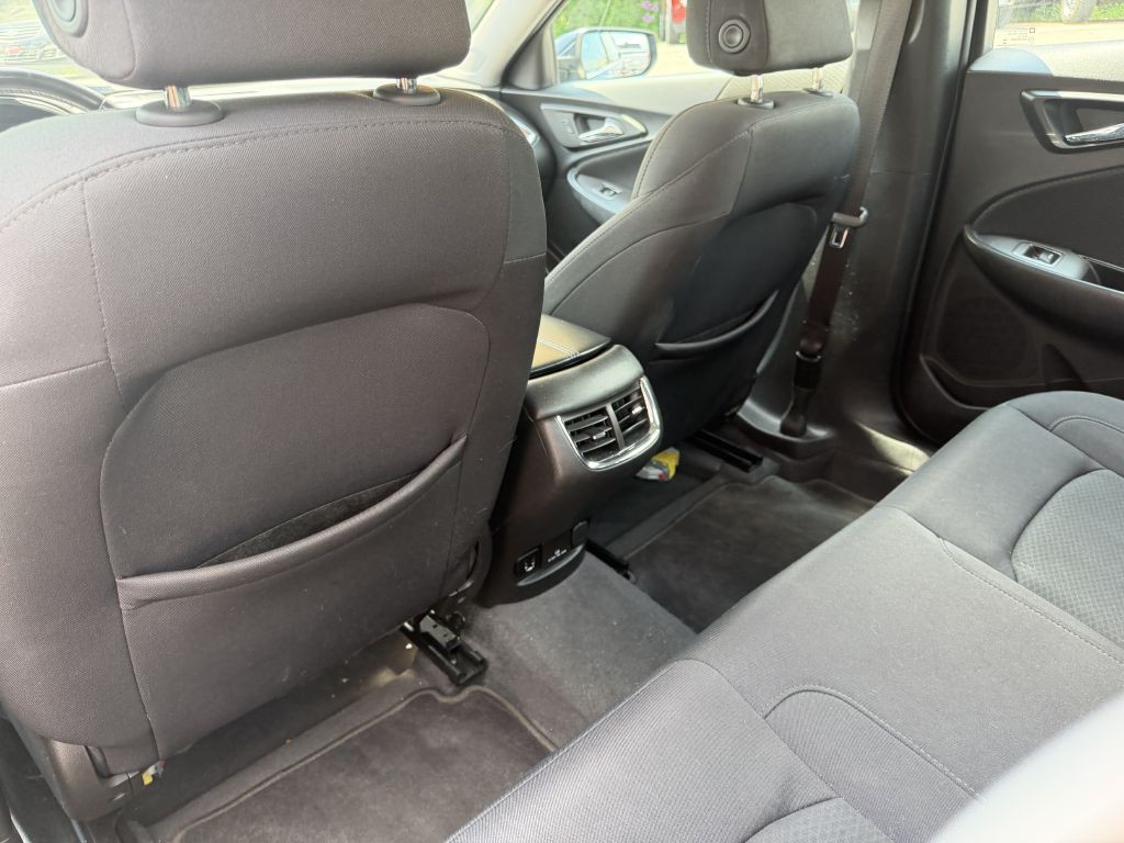 2017 Chevrolet Malibu Image 16