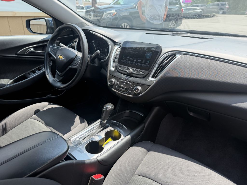2017 Chevrolet Malibu Image 19