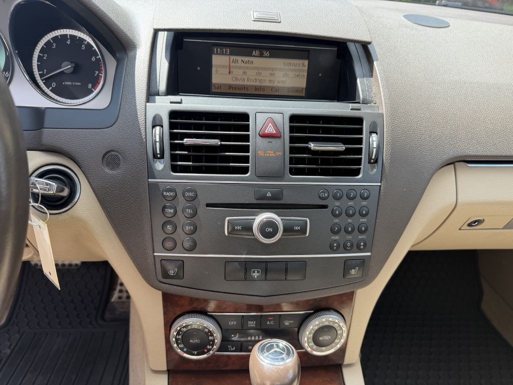 2011 Mercedes-Benz C-Class Image 11