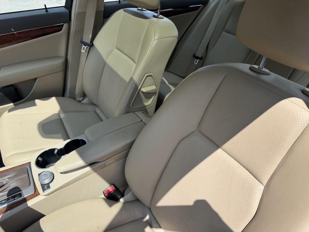 2011 Mercedes-Benz C-Class Image 12