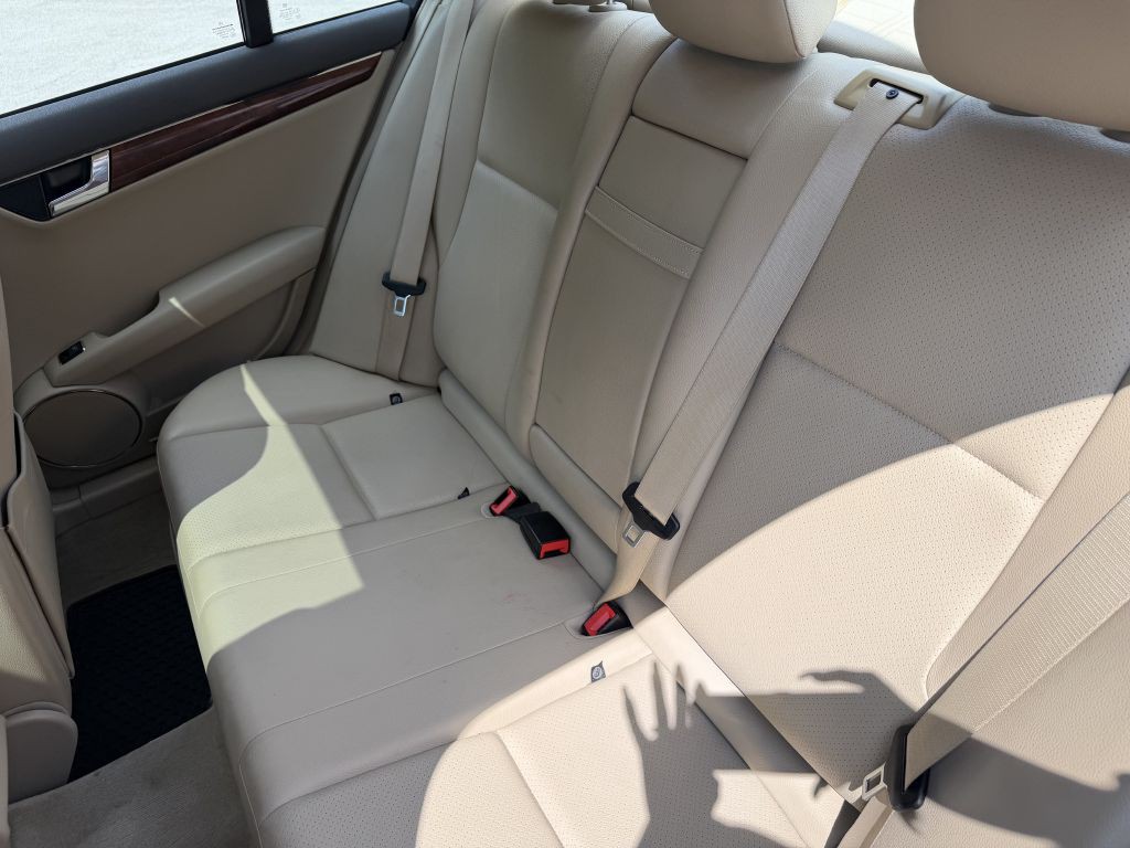 2011 Mercedes-Benz C-Class Image 15
