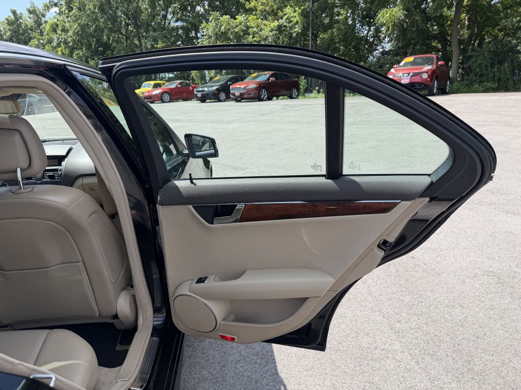 2011 Mercedes-Benz C-Class Image 22