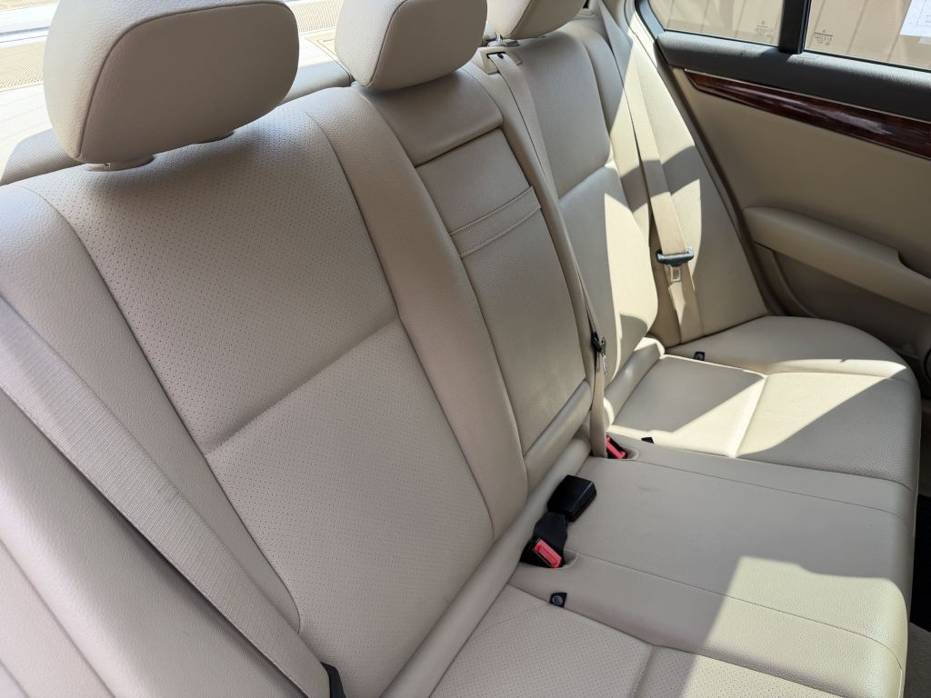 2011 Mercedes-Benz C-Class Image 24