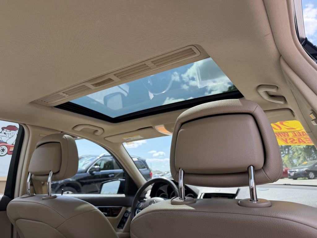 2011 Mercedes-Benz C-Class Image 25