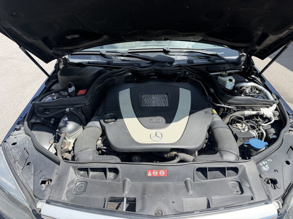 2011 Mercedes-Benz C-Class Image 28