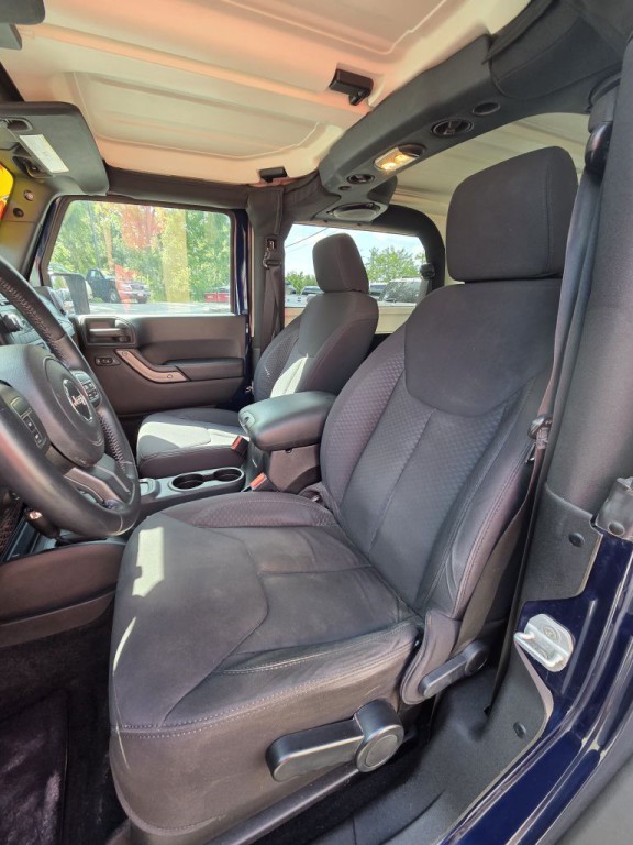 2013 Jeep Wrangler Image 11