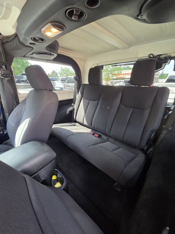 2013 Jeep Wrangler Image 12