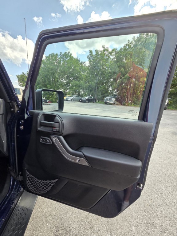 2013 Jeep Wrangler Image 13