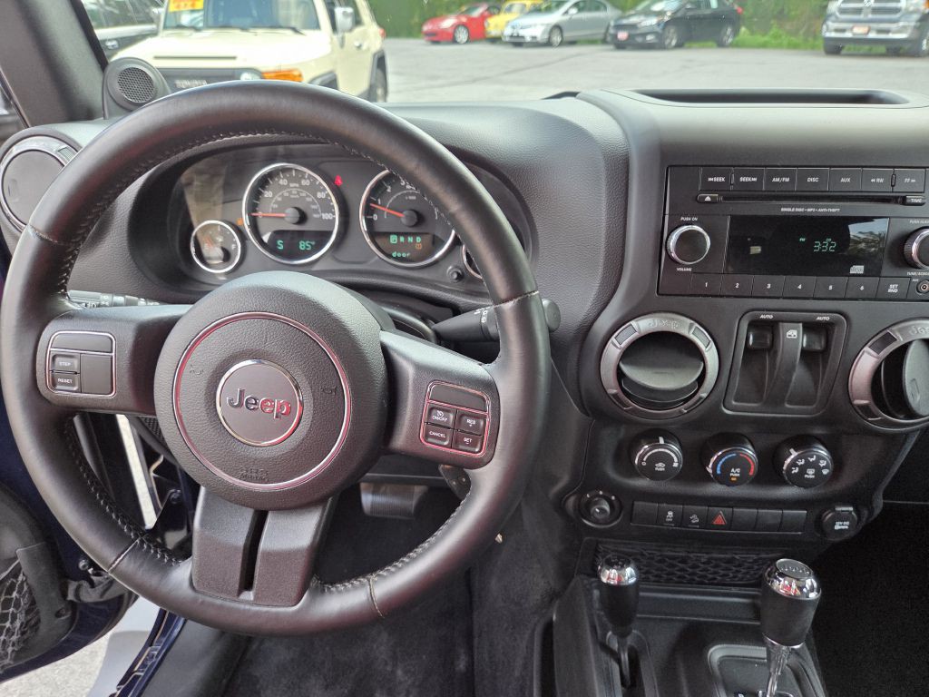 2013 Jeep Wrangler Image 18