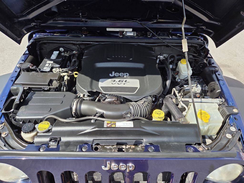 2013 Jeep Wrangler Image 22